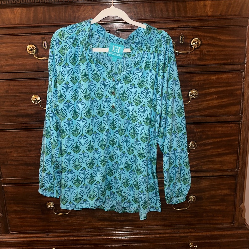 Escapada smocked neckline, blue patterned top Blouse - large